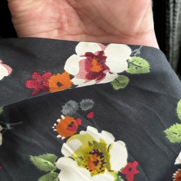 American Eagle dress size 4 women’s. Grey with floral pattern. Adjustable strap - Picture 2 of 9